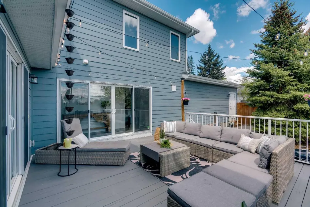 37 Highwood Place NW Calgary AB T2K 2B9