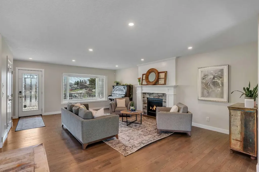 37 Highwood Place NW Calgary AB T2K 2B9