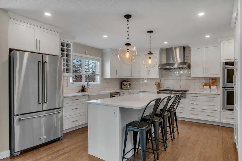 37 Highwood Place NW Calgary AB T2K 2B9