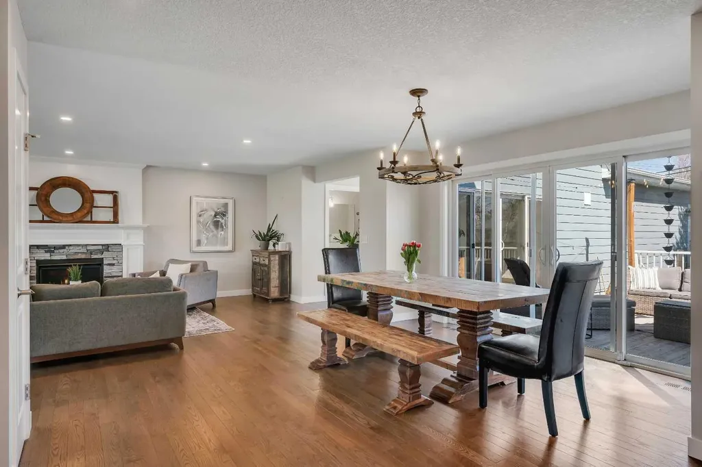 37 Highwood Place NW Calgary AB T2K 2B9