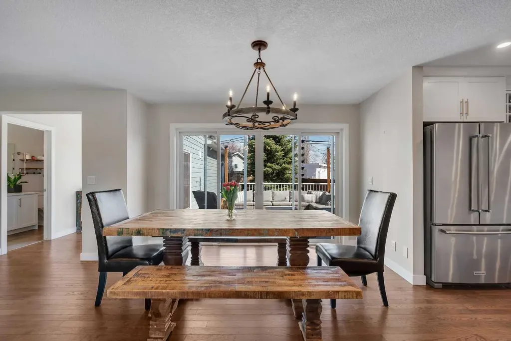 37 Highwood Place NW Calgary AB T2K 2B9