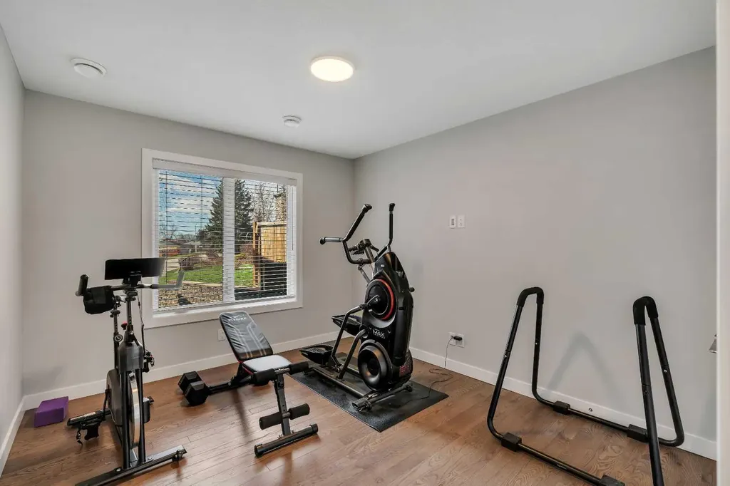 37 Highwood Place NW Calgary AB T2K 2B9