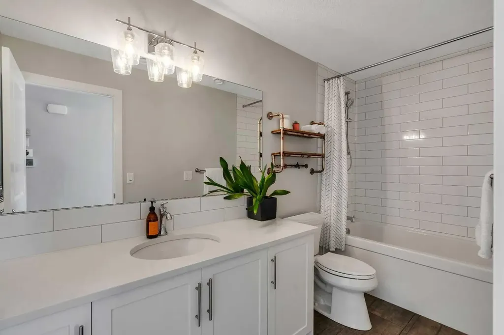 37 Highwood Place NW Calgary AB T2K 2B9