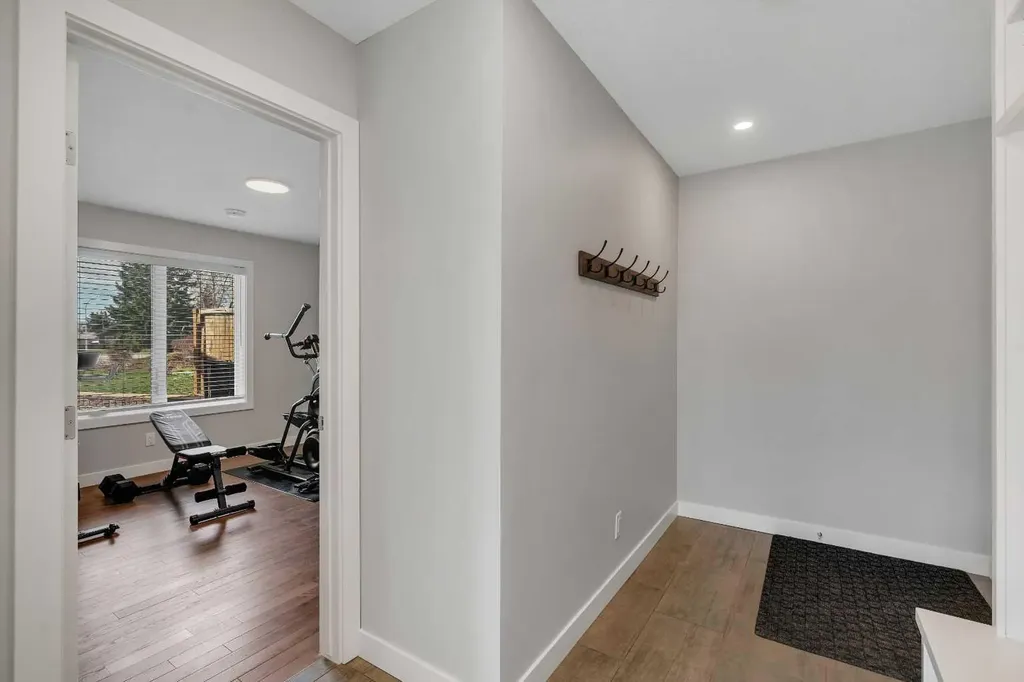 37 Highwood Place NW Calgary AB T2K 2B9