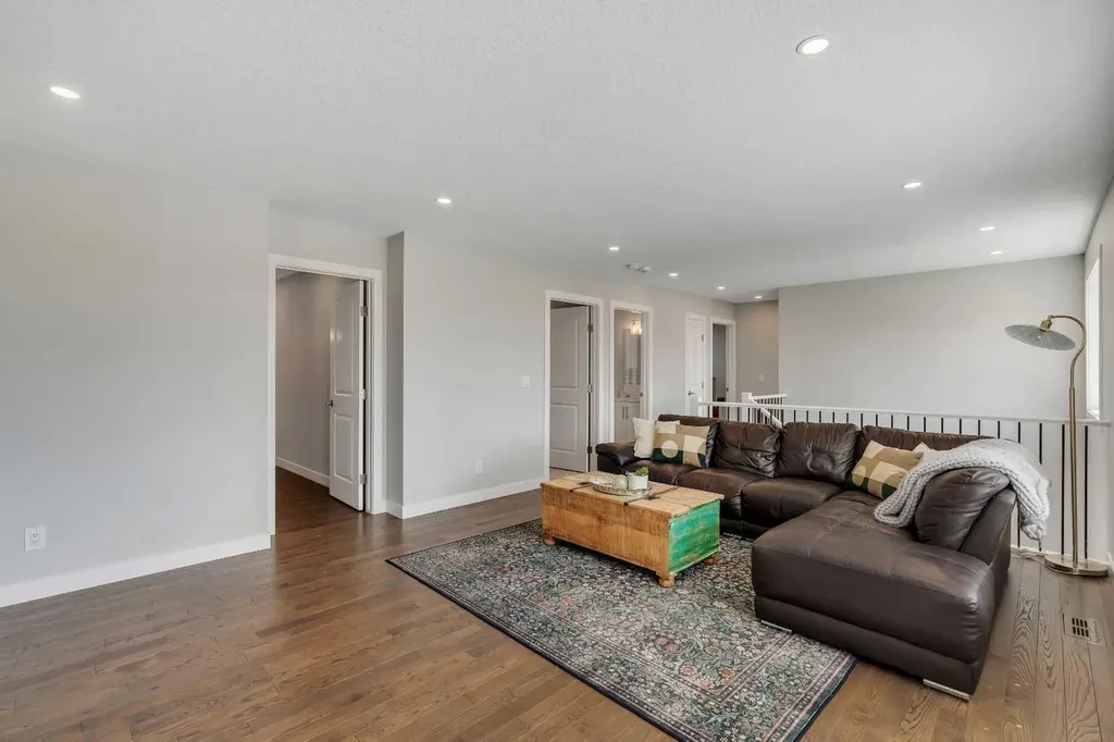 37 Highwood Place NW Calgary AB T2K 2B9