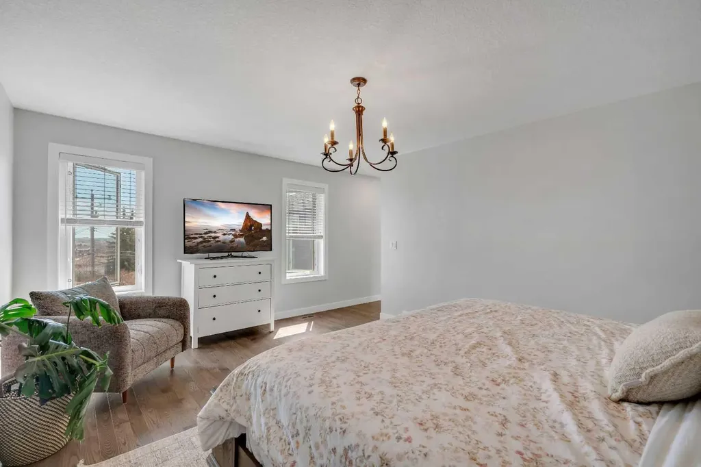 37 Highwood Place NW Calgary AB T2K 2B9