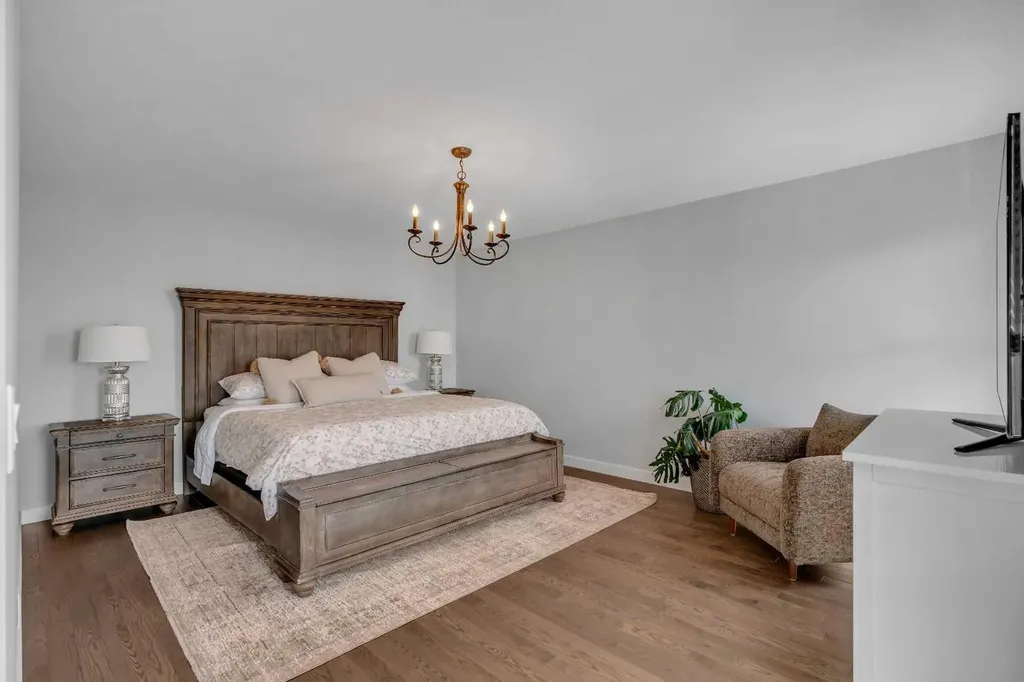 37 Highwood Place NW Calgary AB T2K 2B9