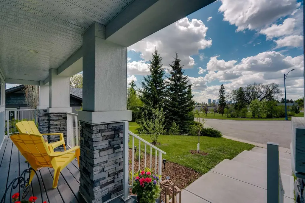37 Highwood Place NW Calgary AB T2K 2B9