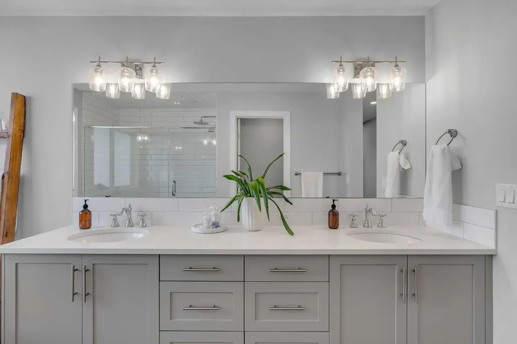 37 Highwood Place NW Calgary AB T2K 2B9