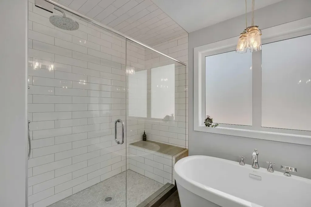 37 Highwood Place NW Calgary AB T2K 2B9