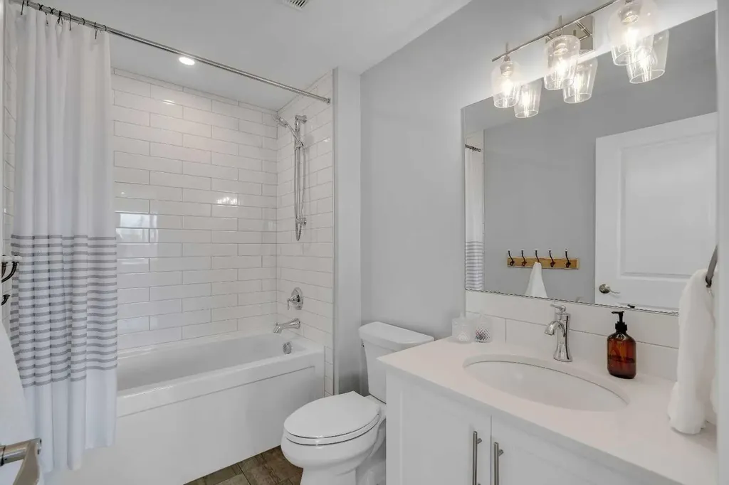 37 Highwood Place NW Calgary AB T2K 2B9
