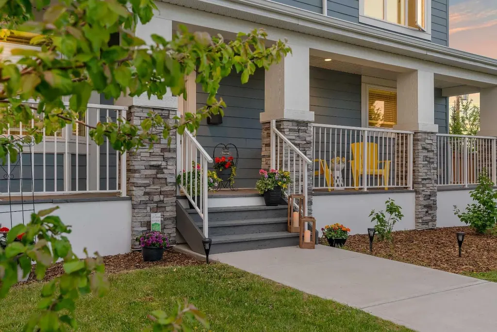 37 Highwood Place NW Calgary AB T2K 2B9