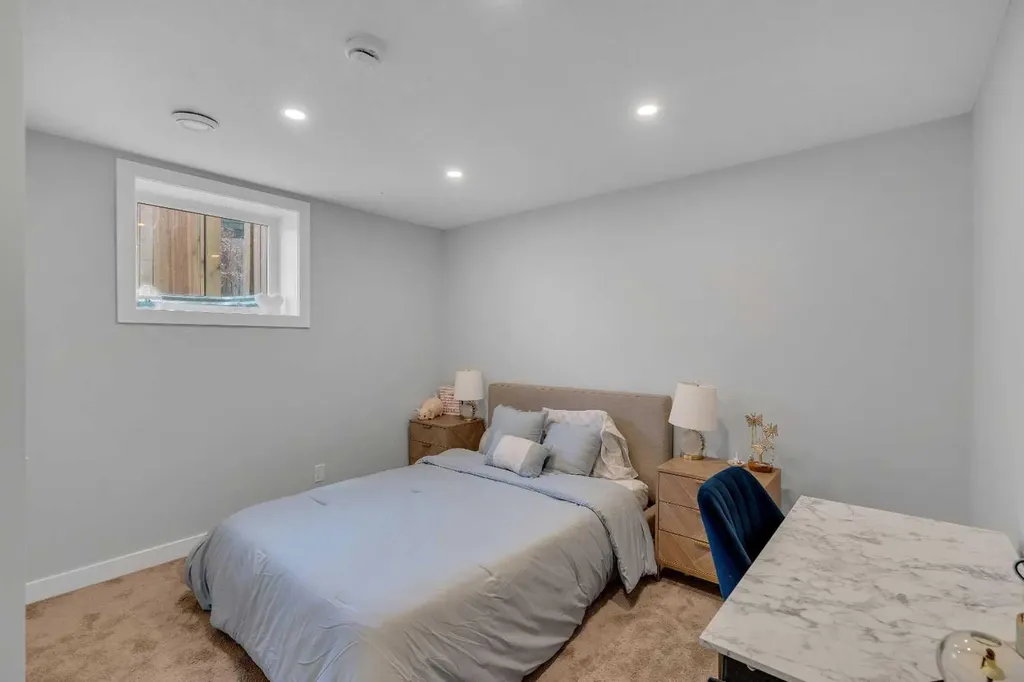 37 Highwood Place NW Calgary AB T2K 2B9
