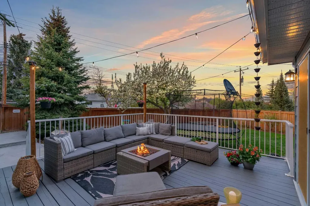 37 Highwood Place NW Calgary AB T2K 2B9