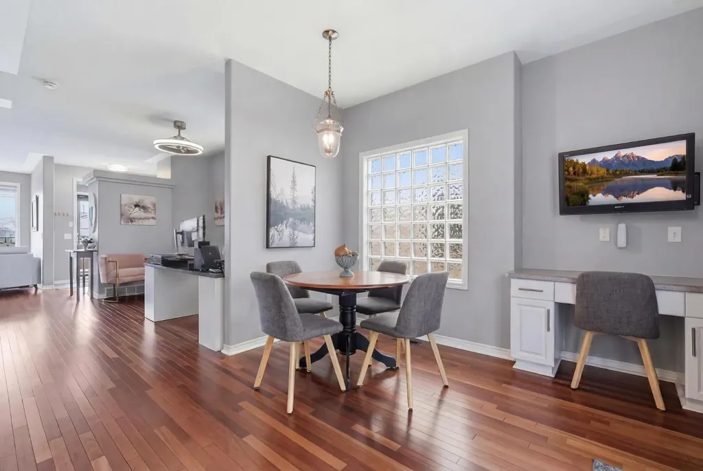 101 Sierra Morena Landing SW Calgary AB T3H 4K3