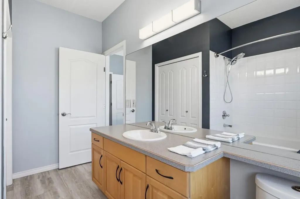 101 Sierra Morena Landing SW Calgary AB T3H 4K3