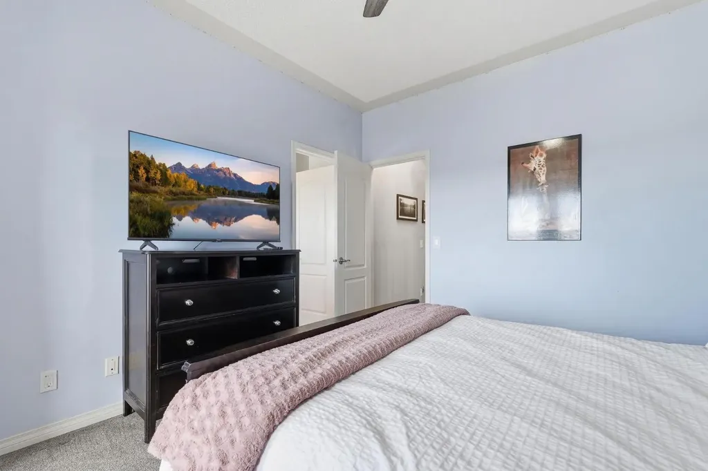 101 Sierra Morena Landing SW Calgary AB T3H 4K3