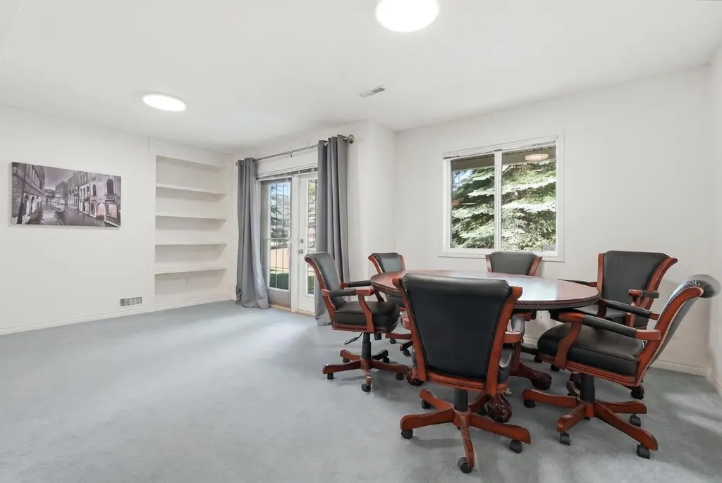 101 Sierra Morena Landing SW Calgary AB T3H 4K3