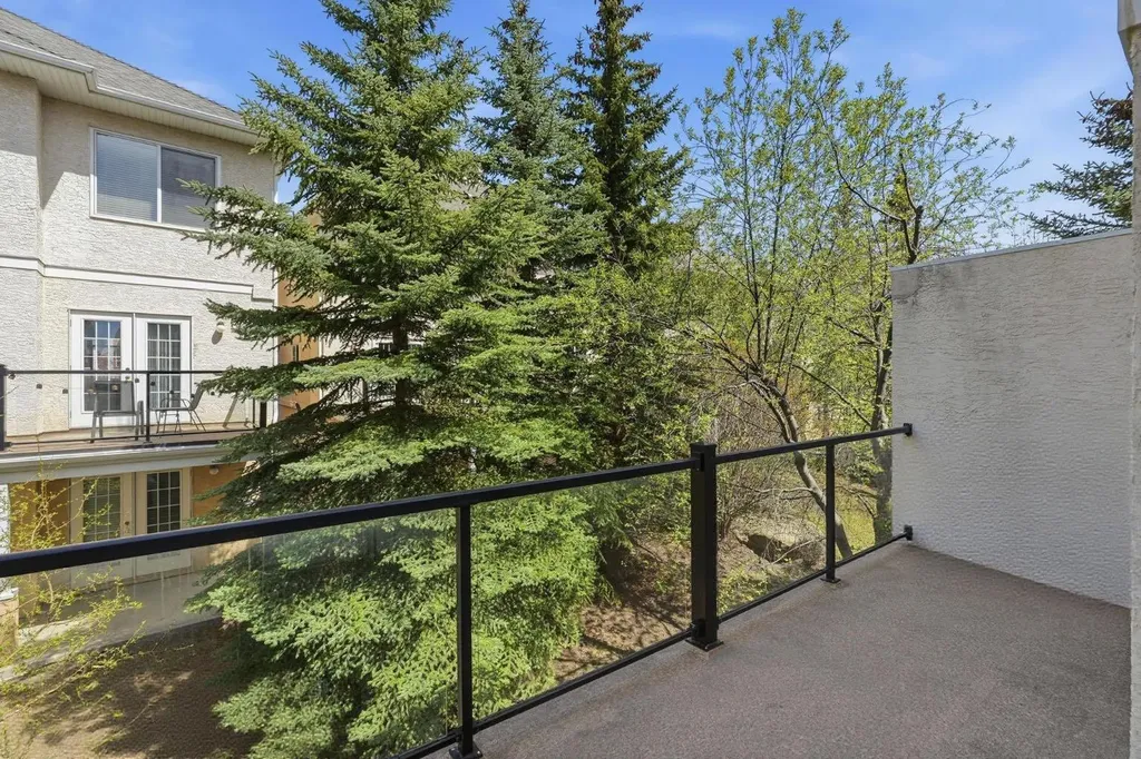 101 Sierra Morena Landing SW Calgary AB T3H 4K3