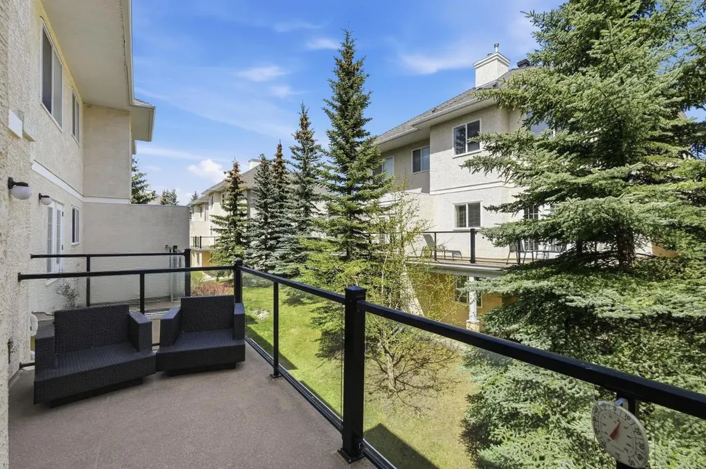 101 Sierra Morena Landing SW Calgary AB T3H 4K3