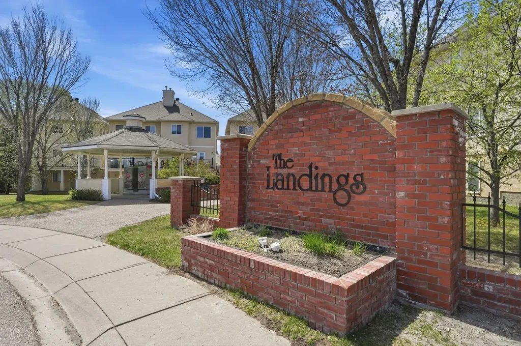 101 Sierra Morena Landing SW Calgary AB T3H 4K3