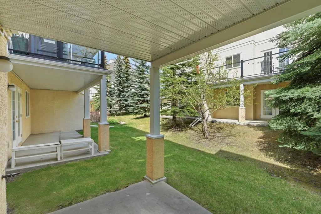 101 Sierra Morena Landing SW Calgary AB T3H 4K3