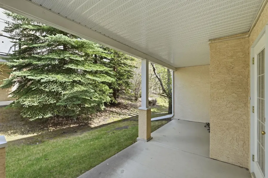101 Sierra Morena Landing SW Calgary AB T3H 4K3