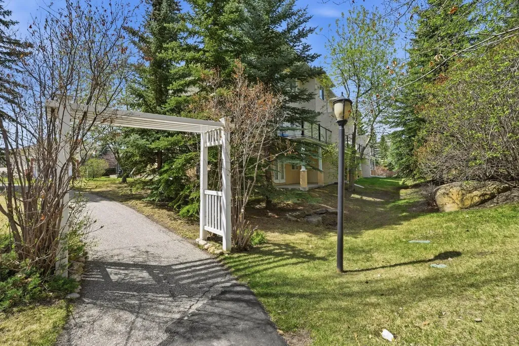 101 Sierra Morena Landing SW Calgary AB T3H 4K3
