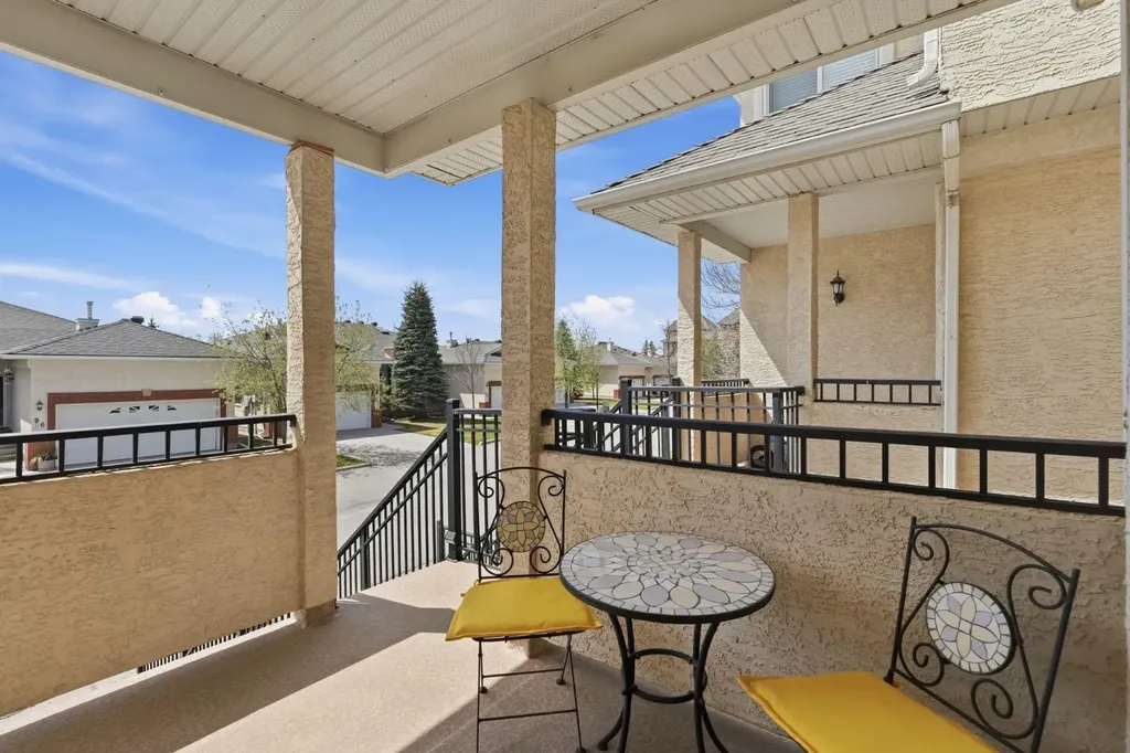 101 Sierra Morena Landing SW Calgary AB T3H 4K3