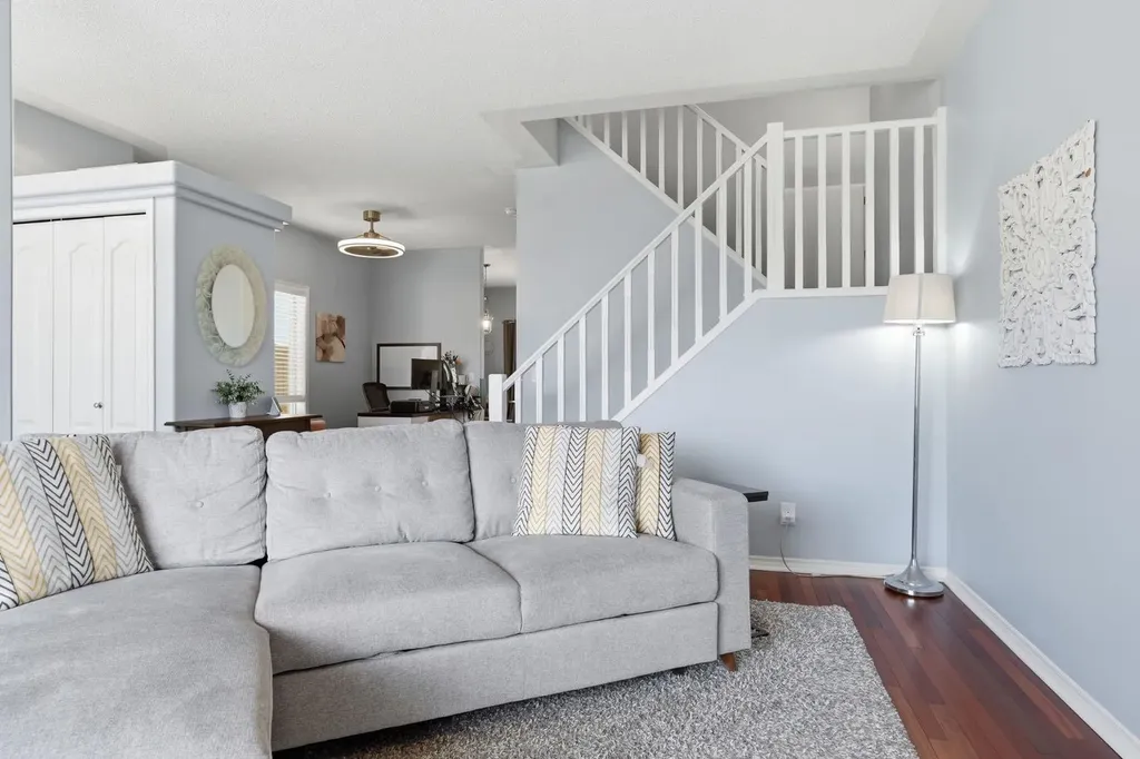101 Sierra Morena Landing SW Calgary AB T3H 4K3