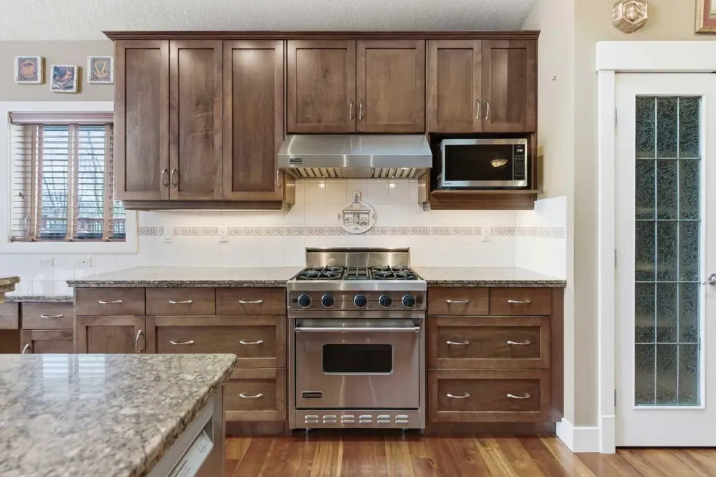 183 Discovery Ridge Way SW Calgary AB T3H 5G3