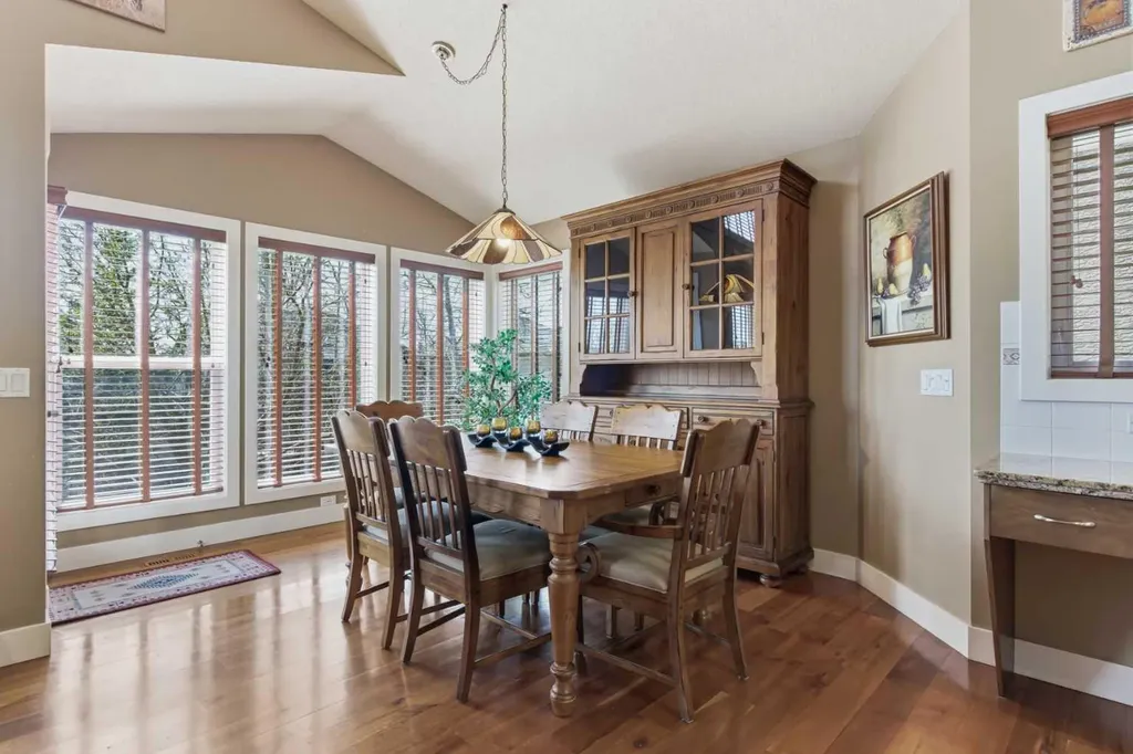 183 Discovery Ridge Way SW Calgary AB T3H 5G3