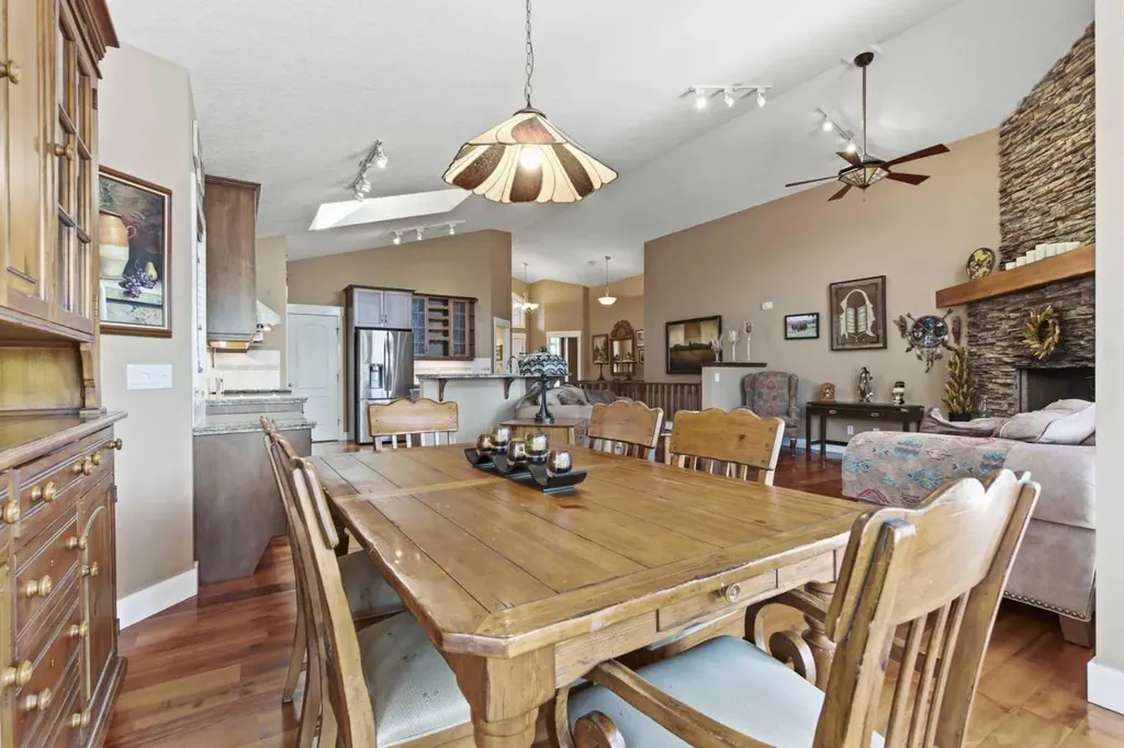183 Discovery Ridge Way SW Calgary AB T3H 5G3