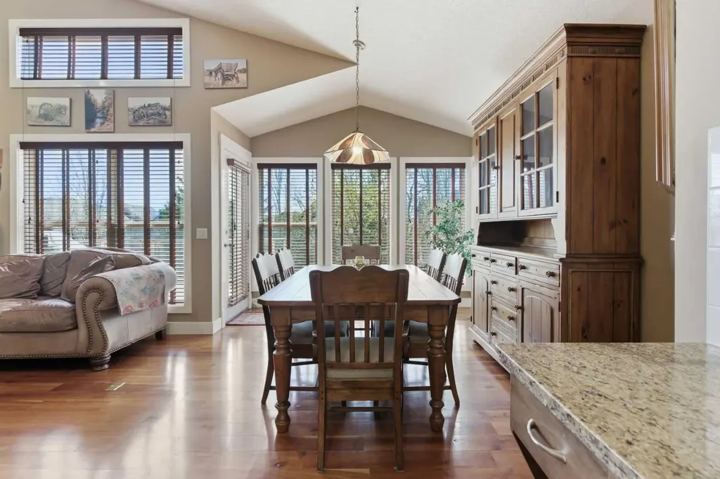 183 Discovery Ridge Way SW Calgary AB T3H 5G3