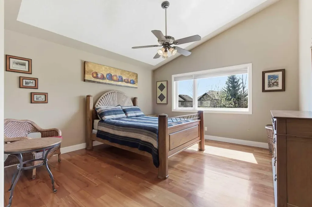 183 Discovery Ridge Way SW Calgary AB T3H 5G3