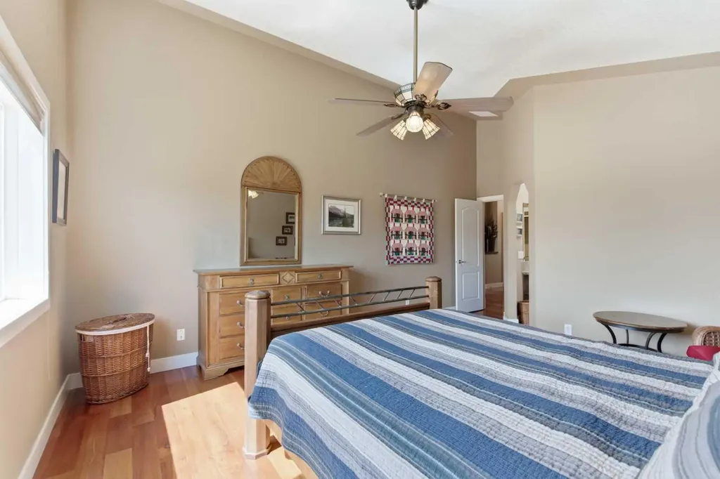 183 Discovery Ridge Way SW Calgary AB T3H 5G3