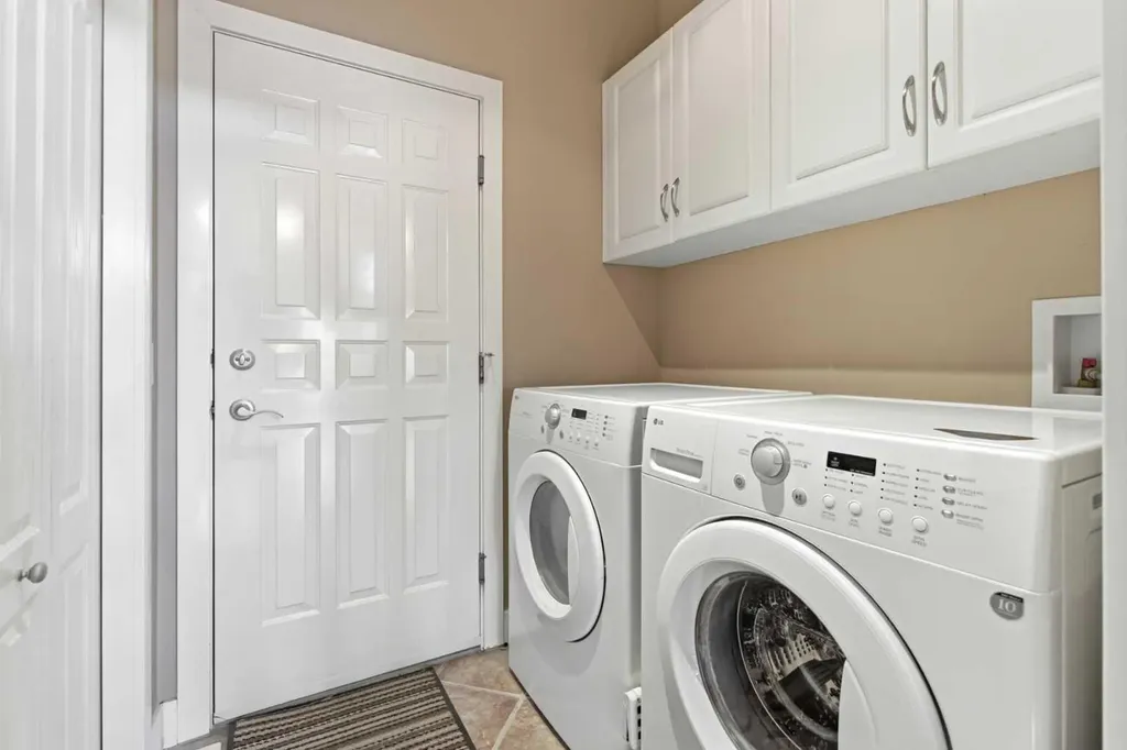 183 Discovery Ridge Way SW Calgary AB T3H 5G3