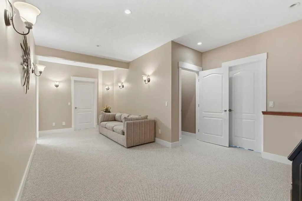 183 Discovery Ridge Way SW Calgary AB T3H 5G3