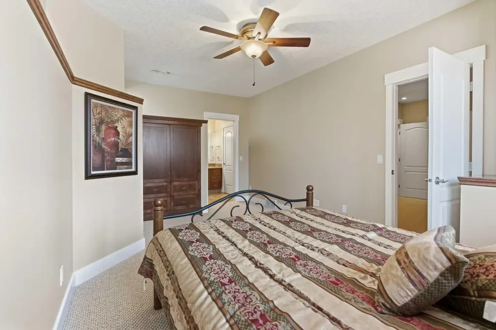 183 Discovery Ridge Way SW Calgary AB T3H 5G3