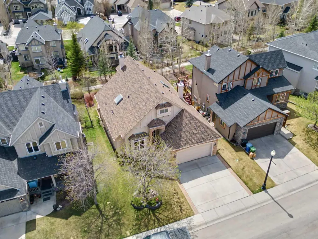 183 Discovery Ridge Way SW Calgary AB T3H 5G3