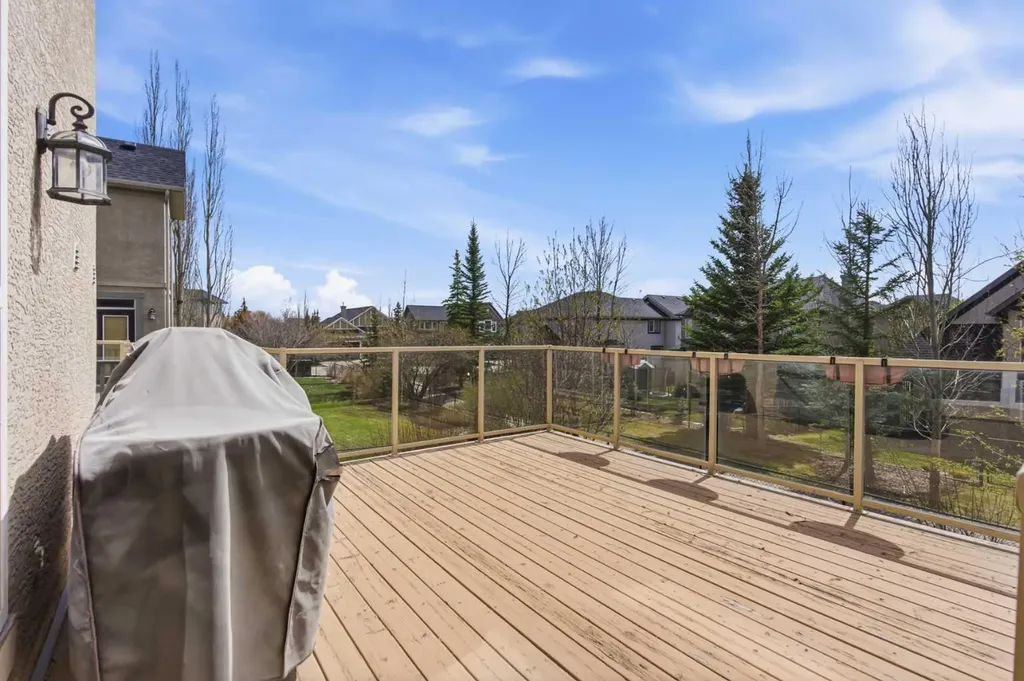 183 Discovery Ridge Way SW Calgary AB T3H 5G3