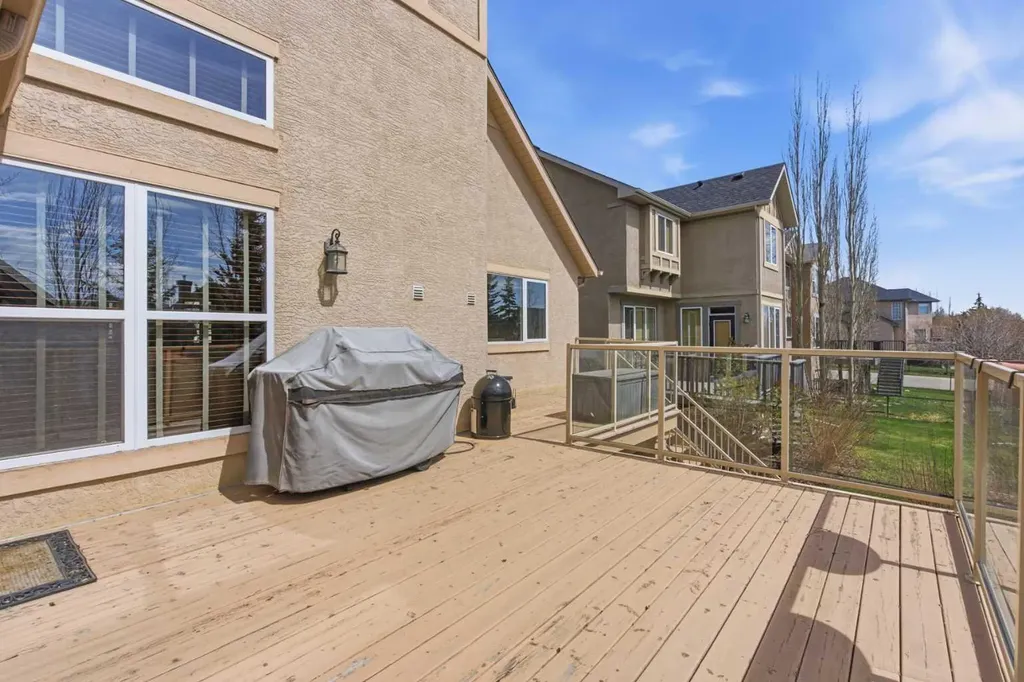 183 Discovery Ridge Way SW Calgary AB T3H 5G3