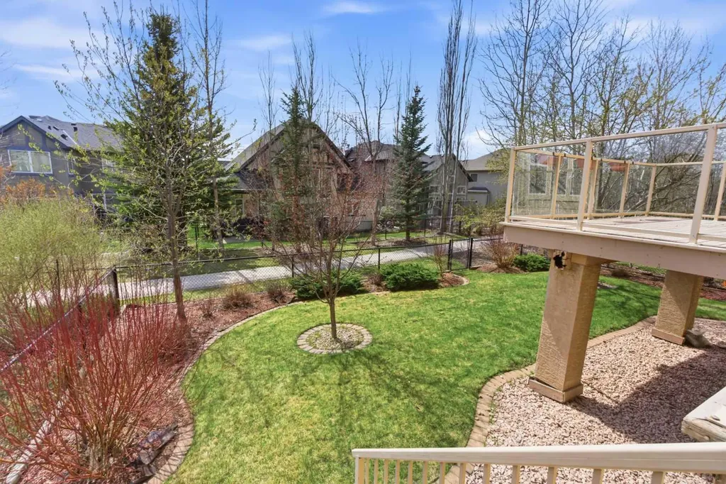 183 Discovery Ridge Way SW Calgary AB T3H 5G3