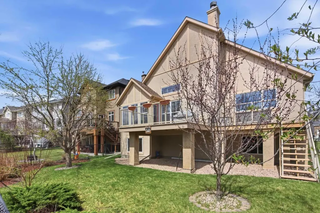 183 Discovery Ridge Way SW Calgary AB T3H 5G3