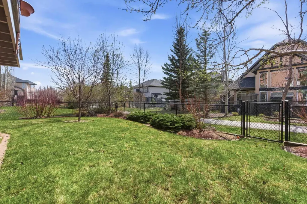 183 Discovery Ridge Way SW Calgary AB T3H 5G3