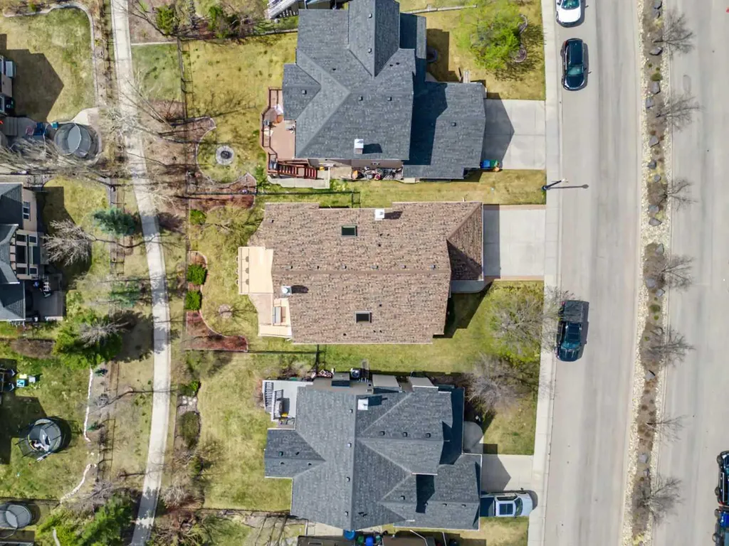 183 Discovery Ridge Way SW Calgary AB T3H 5G3