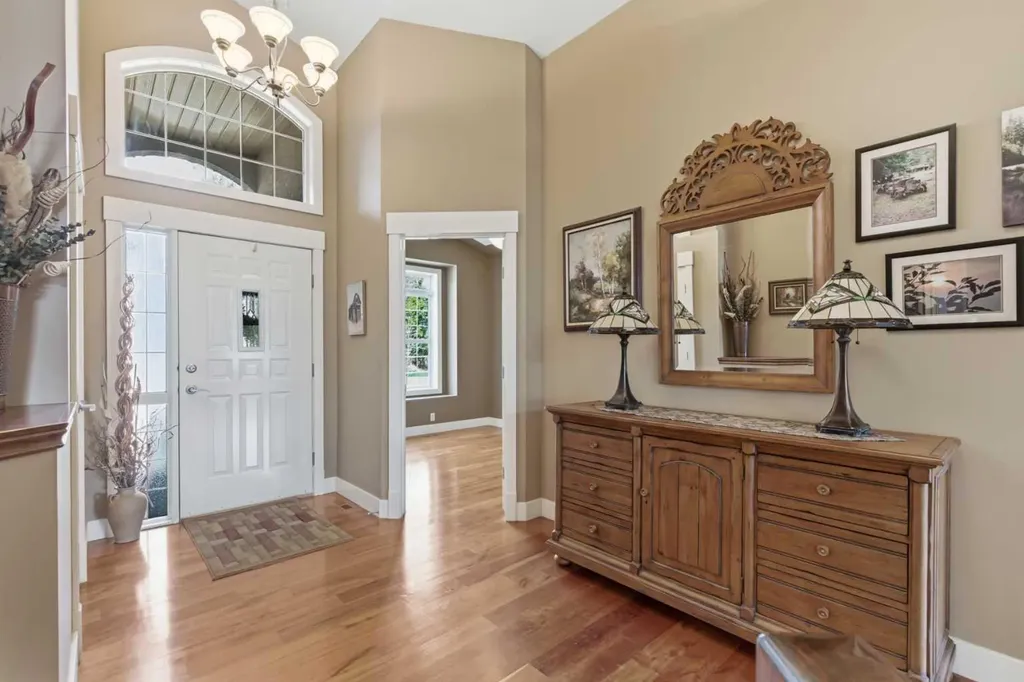 183 Discovery Ridge Way SW Calgary AB T3H 5G3