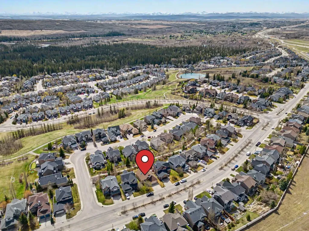 183 Discovery Ridge Way SW Calgary AB T3H 5G3