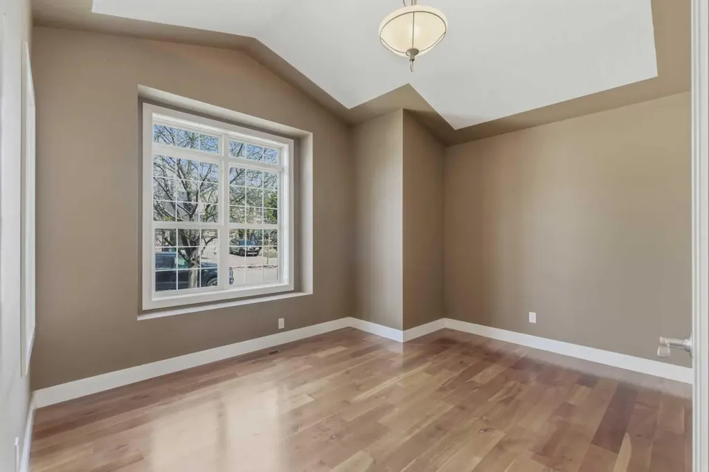 183 Discovery Ridge Way SW Calgary AB T3H 5G3