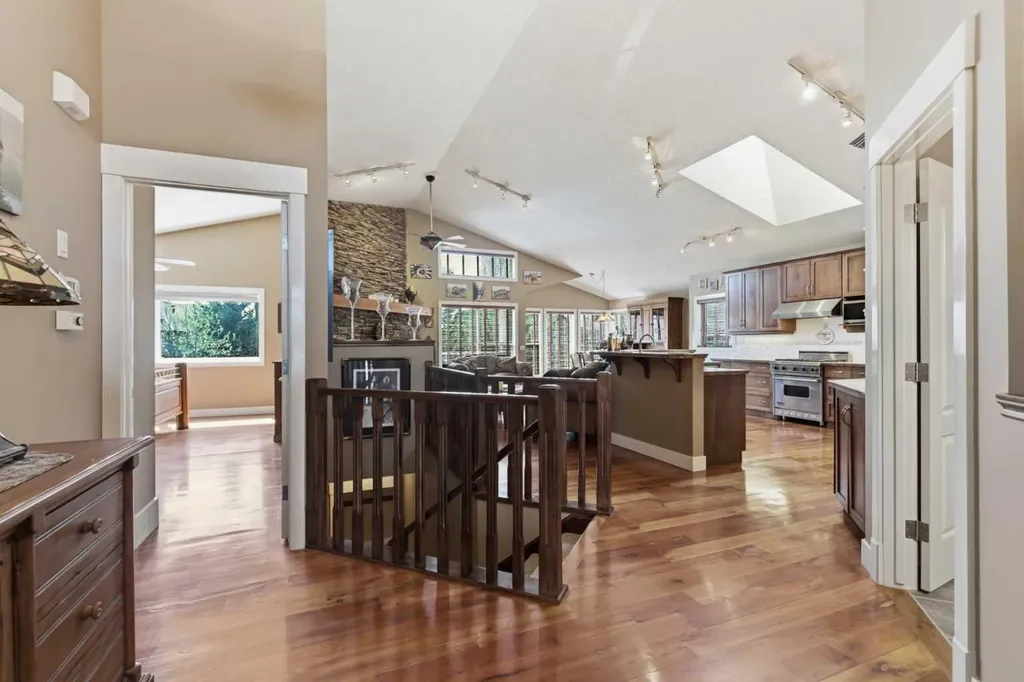 183 Discovery Ridge Way SW Calgary AB T3H 5G3